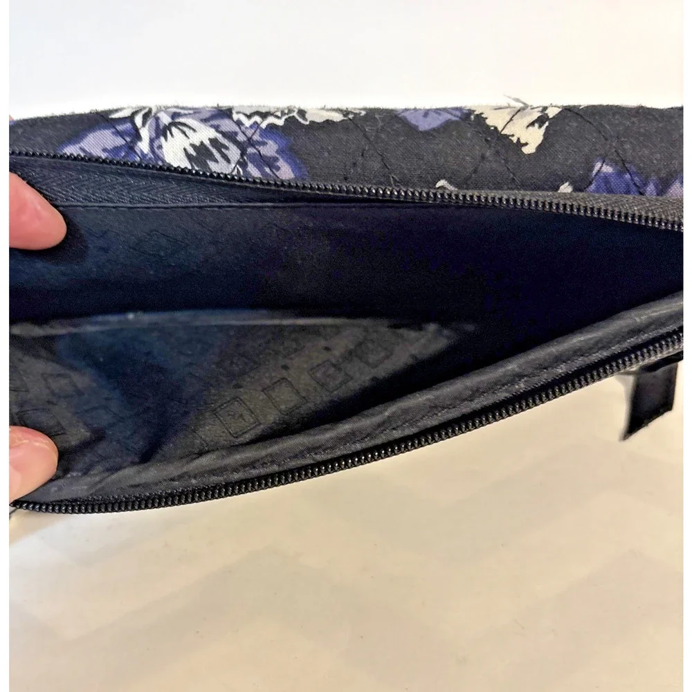 Vera Bradley Crossbody in Frosted Floral - Excellent Condition - Picture 7 of 7